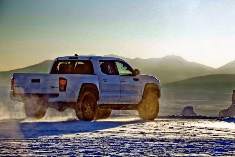 Kể từ tháng sau, Toyota sẽ bắt đầu bán Tundra TRD Pro tại Mỹ với giá khởi điểm từ 40.760 USD cho phiên bản cabin kép số sàn (tương đương 909 triệu đồng).