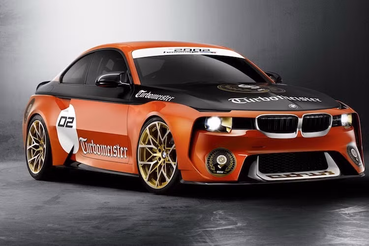 Để kỷ niệm 50 năm "sinh nhật" của BMW 2002, 100 năm thành lập BMW và "vinh danh" 2002 Turbo, hãng đã tạo ra chiếc concept BMW 2002 Hommage để trưng bày tại lễ hội xe "quý tộc" Pebble Beach Concours d'Elegance.