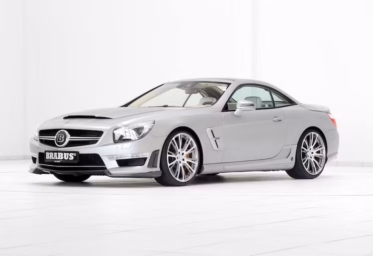 Tuy nhiên, đổi lại hiệu năng cực mạnh mẽ, giá của bản độ SL65 Brabus 800 cũng không rẻ, lên tới 299.000 Euro (tương đương 7,5 tỷ đồng).