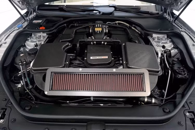 Ở dạng nguyên bản, Mercedes SL65 AMG được trang bị động cơ V12 6.0l tăng áp kép với công suất tối đa lên tới 630 PS và mô-men xoắn cực đại 1000 Nm. Tuy nhiên sau khi được Brabus "chế cháo", động cơ này đã đạt tới 800 mã lực cùng mô-men xoắn "khổng lồ" 1491 Nm.