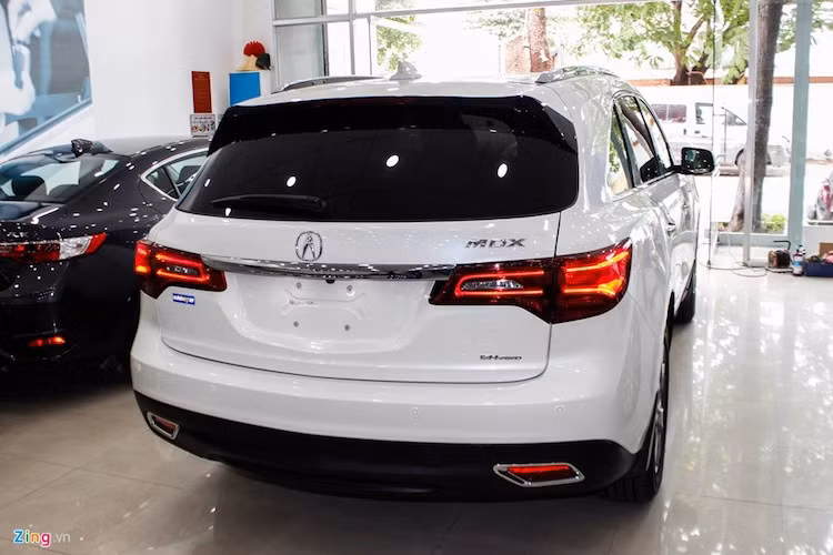 Theo Honda, MDX là chiếc crossover bán chạy nhất mọi thời đại của hãng, đây là mẫu crossover bán chạy thứ 2 trên thế giới chỉ sau Lexus RX. Tại thị trường Việt Nam, mẫu xe nhập khẩu này được bán ra với giá hơn 4 tỷ đồng tại showroom xe hơi nhập khẩu tư nhân.