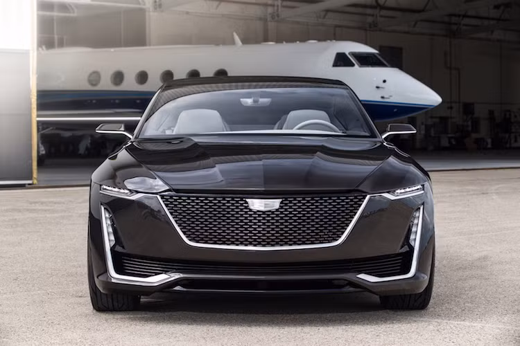 Trong những năm gần đây, hãng xe cao cấp Mỹ nổi tiếng Cadillac đã có một cuộc cải tổ lớn với dòng sản phẩm của mình, tạo ra những chiếc xe sang đậm chất Mỹ truyền thống nhưng vẫn rất hiện đại như CTS thế hệ mới hay CT6. Mẫu xe ý tưởng Cadillac Escala mới sẽ là "kim chỉ nam" để khách hàng có thể thấy tương lai gần của những chiếc Cadillac sắp tới.