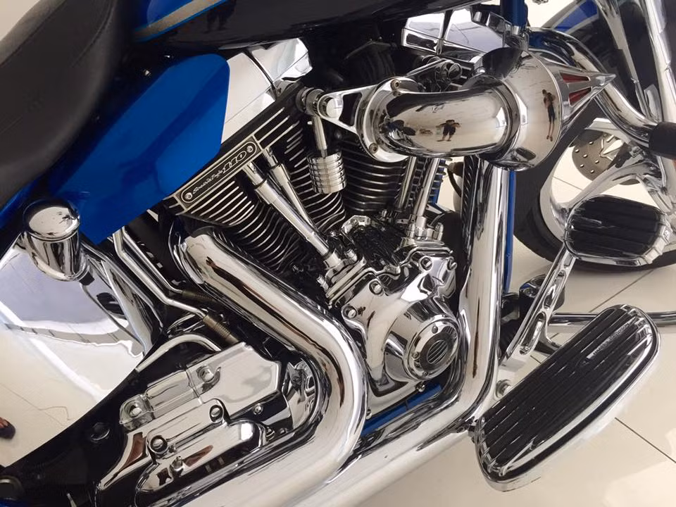 Cung cấp sức mạnh để Softail Convertible CVO vận hành là khối động cơ V-Twin với dung tích "khủng" 110 inch khối (tương đương 1800 cc), đã được độ lọc gió Screaming Eagle để đem tới mô-men xoắn cực đại lên tới 149,14 Nm.