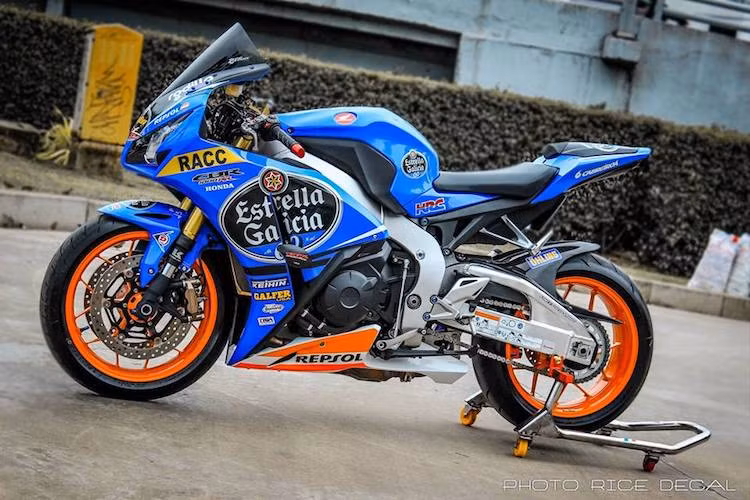 Dù hiện tại đã khá lạc hậu so với các đối thủ thế hệ mới nhưng Superbike Honda CBR1000RR vẫn là một trong những mẫu superbike được ưa chuộng do có giá khá hợp lý. Tại Việt Nam, chiếc xe cũng đã nhiều lần được các biker Việt ưu ái độ lên nhiều phiên bản khác nhau.