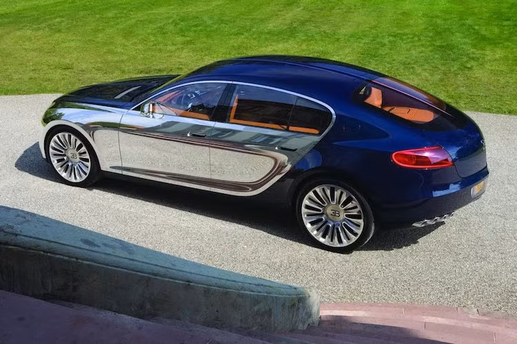 Có thiết kế "cơ bắp" theo phong cách Veyron, Galibier là một mẫu xe sedan siêu sang cỡ lớn, với thiết kế lấy cảm hứng nhiều từ mẫu xe cổ huyền thoại Bugatti Atlantic. Giống như những mẫu Bugatti khác, chiếc xe cũng có những chi tiết thiết kế đặc trưng như lưới tản nhiệt hình móng ngựa và thân xe 2 tông màu.