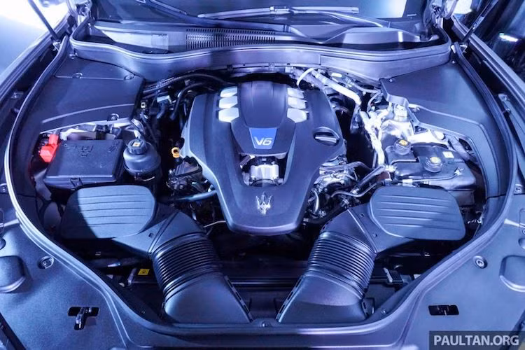 Giống như Ghibli, Levante cũng được trang bị động cơ xăng 3.0l V6 tăng áp kép với 2 mức công suất là 345 và 424 mã lực. Ngoài ra, chiếc xe còn có phiên bản 3.0l V6 turbodiesel giá rẻ với công suất 271 mã lực. Toàn bộ các phiên bản đều được trang bị hệ thống dẫn động 4 bánh thông minh Q4 của Maserati với khả năng chuyển lượng mô-men xoắn giữa các trục bánh một cách tức thời khi cần thiết và hộp số tự động 8 cấp.