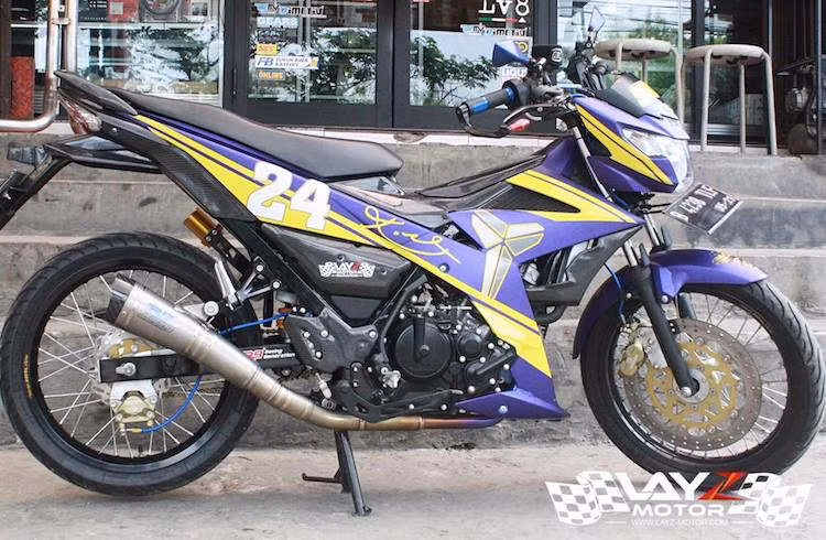 Với nhiều đồ chơi "hàng thửa" được nâng cấp, mẫu xe hyper underbone thế hệ mới Suzuki Satria FU150 FI vừa ra mắt hồi đầu năm lại càng trở nên hấp dẫn dân chơi hơn rất nhiều.