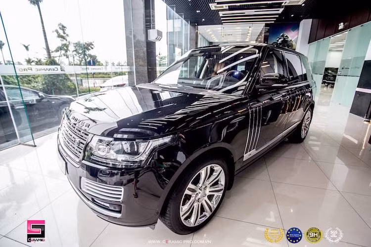 Nếu không tính tới các phiên bản đặc biệt, dòng Range Rover SVAutobiography LWB hiện đang là chiếc xe cao cấp nhất của thương hiệu xe SUV hạng sang Anh Quốc.