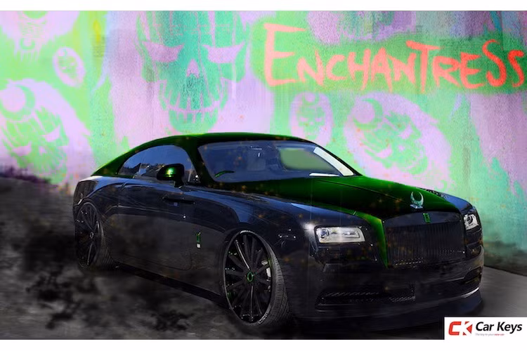 Nữ phù thủy xinh đẹp và đầy bí ẩn Enchantress sẽ cực kỳ phù hợp với những chiếc xe của Rolls-Royce do vốn hãng xe siêu sang Anh luôn đặt cho các dòng xe của mình những tên gọi liên quan tới ma quỷ hay linh hồn trong lịch sử. Tuy nhiên để có thể bắt kịp các thành viên còn lại của Suicide Squad, cô cần phải chọn chiếc coupe thể thao nhất của hãng là Wraith.