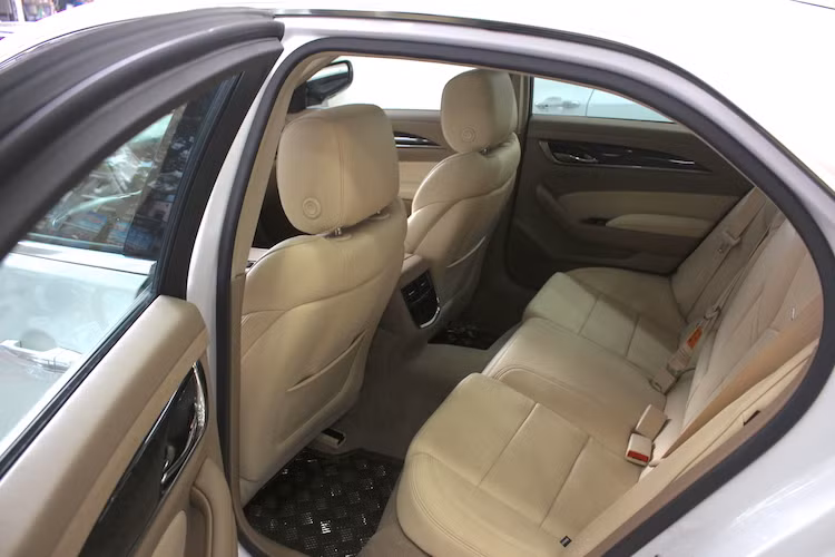 Với trục cơ sở dài tới 2,91 mét, hàng ghế sau của CTS cũng có không gian rất rộng rãi cho người ngồi. Với 10 túi khí trong cabin, thân xe vững chãi cùng hàng loạt các hệ thống an toàn chủ động và bị động khác nhau, chiếc xe cũng đã được Ủy ban an toàn đường giao thông Mỹ chấm số điểm 5 sao trong tất cả các hạng mục thử nghiệm va chạm.