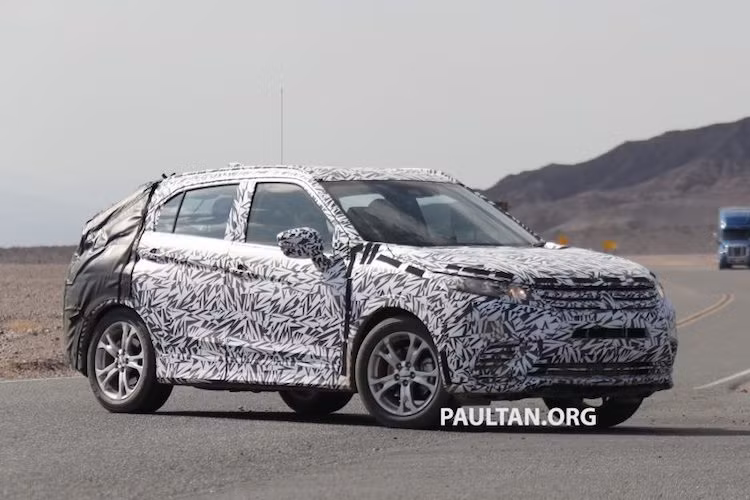 Như vậy, có thể nói dự án Outlander Sport thế hệ mới đã được Mitsubishi ấp ủ từ khá lâu, tuy nhiên các khó khăn về tài chính và bê bối gian lận khí thải đã khiến việc phát triển chiếc xe bị chậm lại. Mãi tới gần đây, phiên bản thử nghiệm của Outlander Sport thế hệ mới mới được bắt gặp tại Mỹ.