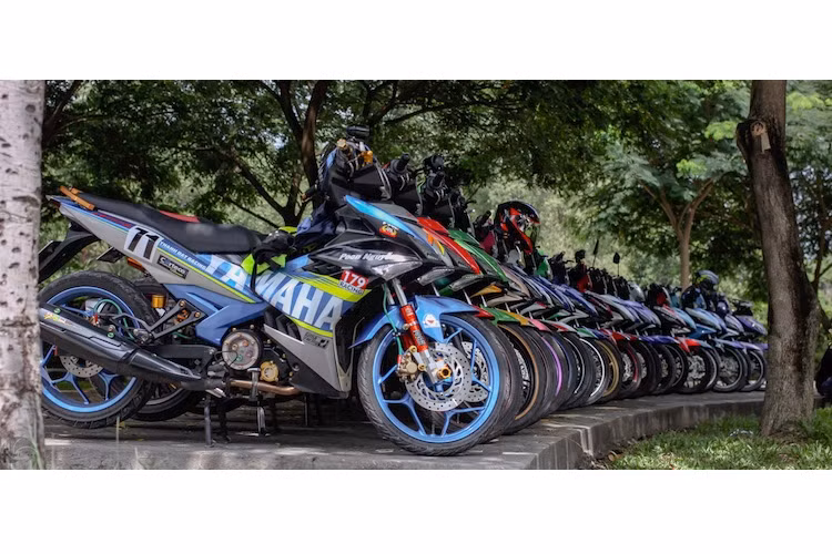 Được thành lập vào ngày 30/8/2013, CLB Exciter Sài Gòn là nơi hội tụ của những người chơi dòng xe Yamaha Exciter sinh sống tại TP HCM và các tỉnh thành lân cận, tạo ra một sân chơi để những "fan" Exciter có thể chia sẻ niềm đam mê và kinh nghiệm sử dụng xe.