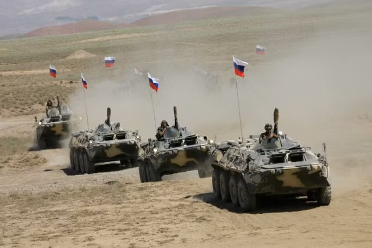 Ông Artamonov cho rằng không có nghi ngờ về việc Kiev sẽ bắt đầu cuộc phiêu lưu như vậy, nếu chiến dịch quân sự quy mô lớn được phát động, Nga luôn sẵn sàng thực hiện các biện pháp đối phó.