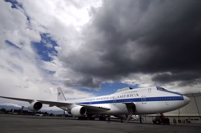 E-4B là trung tâm điều hành trên không dành cho tổng thống, bộ trưởng quốc phòng và các quan chức cấp cao trong các tình huống khẩn cấp.