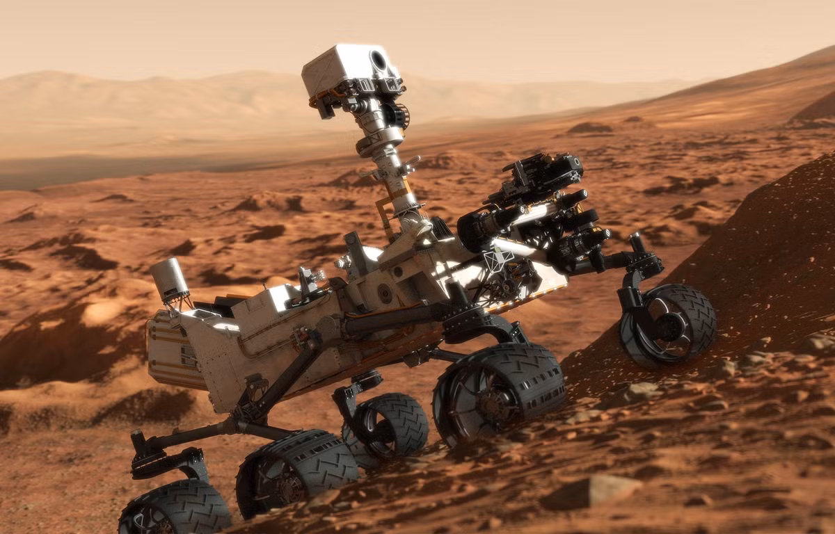 Dù kịch bản nào đúng, hành trình của Curiosity và các robot săn sự sống khác vẫn còn tiếp tục dài và đầy hy vọng.(Ảnh: National Geographic)