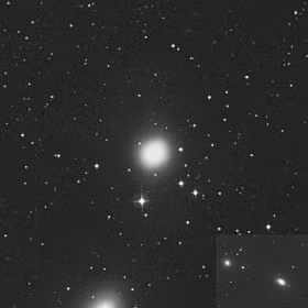 NGC 1549 được hình thành chỉ 700 triệu năm sau vụ nổ Big Bang, khi vũ trụ còn rất trẻ. Thiên hà này nhỏ hơn Ngân Hà của chúng ta khoảng 100 lần nhưng lại có tốc độ hình thành sao ở các khu vực ngoài rìa rất mạnh mẽ. Điều này trái ngược với các thiên hà hiện đại, nơi sự hình thành sao thường tập trung ở lõi và giảm dần ra ngoài.(Ảnh: Wikipedia)