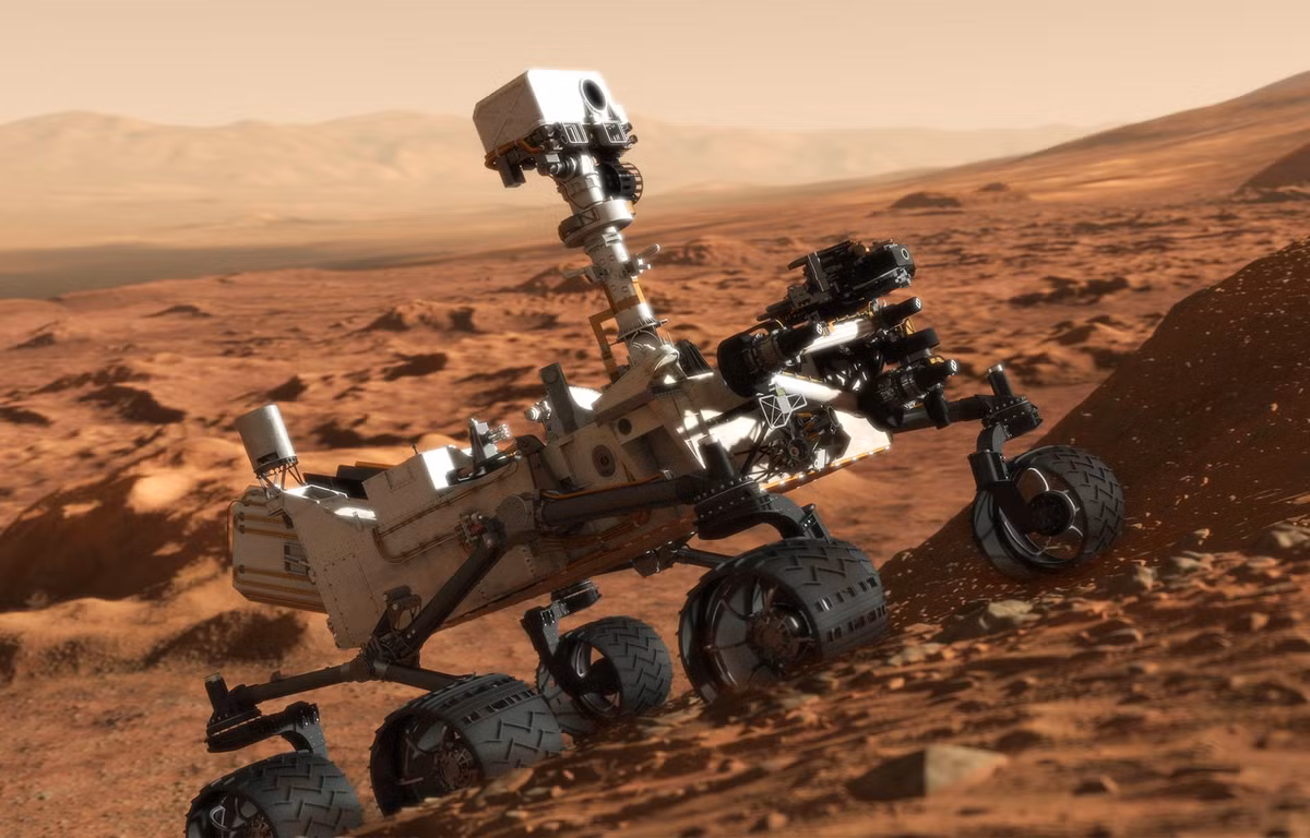 Dù vậy, Curiosity vẫn hoạt động tốt và tiếp tục thực hiện các nhiệm vụ mở rộng, vượt xa sứ mệnh ban đầu kéo dài 2 năm.(Ảnh: National Geographic)