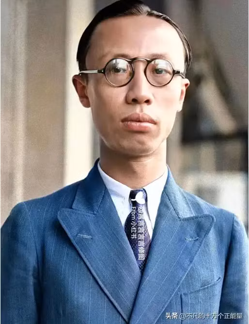 12. Phổ Nghi (1906-1967) Phổ Nghi là vị hoàng đế cuối cùng của triều đại nhà Thanh, trị vì từ năm 1908 đến khi thoái vị vào năm 1912. Sự thoái vị của ông đánh dấu sự kết thúc của chế độ phong kiến ở Trung Quốc.(Ảnh: QQ News)