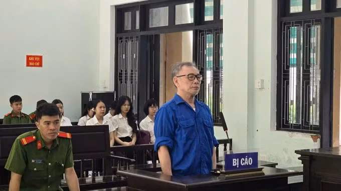 Lua “chay an”, cuu can bo Vien KSND Toi cao linh 25 nam tu