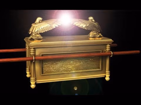 Sau khi người Babylon đánh bại và thu phục vương quốc Israel (Do Thái), Hòm giao ước quý giá biến mất một cách bí ẩn.