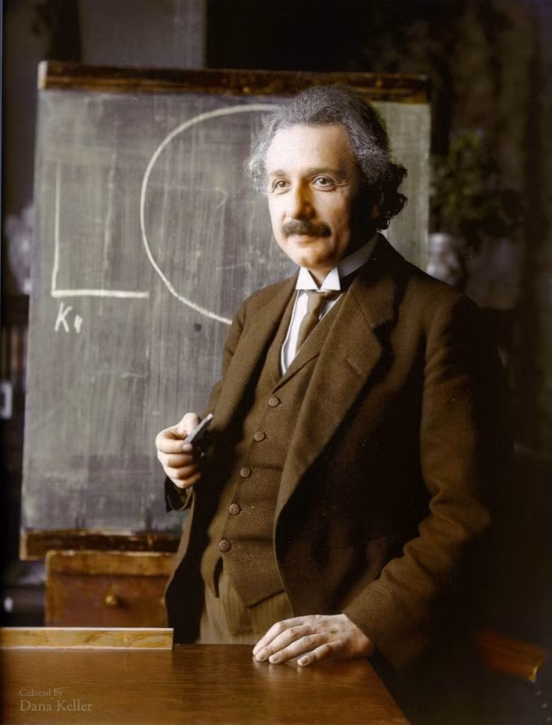 Tuy nhiên, đến năm 1933, Einstein từ bỏ quốc tịch Đức năm 1933 sau khi Hitler trở thành Thủ tướng. Ông tới Mỹ và sinh sống ở đây cho đến khi qua đời năm 1955.