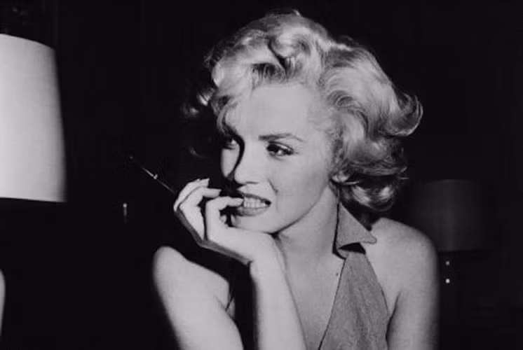 Cô đào Marilyn Monroe có 3 cuộc hôn nhân nhưng đều tan vỡ. Sau 3 "lần đò", nữ minh tinh này có nhiều cuộc tình với những nhân vật quyền lực.