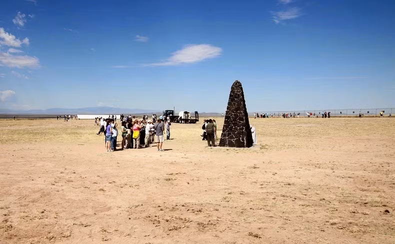 Ngày nay, khu vực bãi thử Alamogordo mở cửa cho du khách tới tham quan vào 2 lần trong 1 năm (thứ Bảy và Chủ Nhật đầu tiên của tháng 4 và tháng 10).