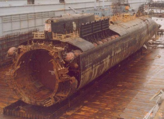 Kế hoạch trên của Mỹ được thực hiện bí mật trong vài năm. Đến tháng 7/1974, Mỹ đã trục vớt và đưa lên bờ thành công một số mảnh vỡ của tàu ngầm K-129 cũng như một số thiết bị, vũ khí của tàu ngầm Liên Xô. 6 thi thể thủy thủ Liên Xô thiệt mạng trong vụ tai nạn trên cũng được tìm thấy.
