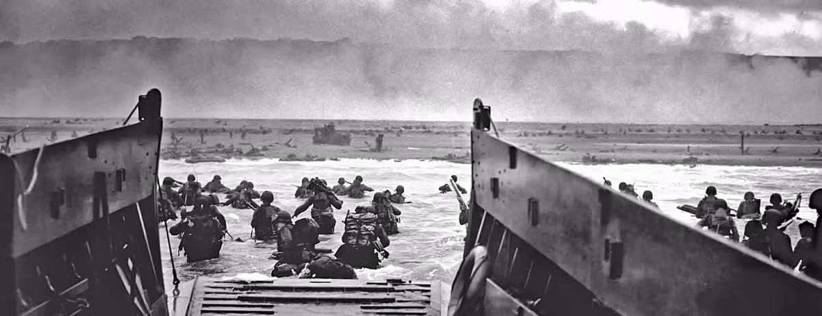 Ngày 6/6/1944, quân đồng minh đã tiến hành cuộc đổ bộ đường biển lớn nhất trong lịch sử thế giới ở bờ biển Normandy, Pháp. Đây được xem là thắng lợi làm xoay chuyển hoàn toàn cục diện chiến trường châu Âu về phía phe đồng minh. Theo các sử gia, sở dĩ cuộc đổ bộ thành công mỹ man vì đồng minh đã đánh lừa hoàn toàn trùm phát xít Hilter và "bộ sậu" của y.