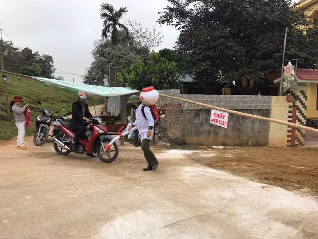 Thanh Hoa: Ca xa phu trang voi bot chong dich ta lon chau Phi-Hinh-3
