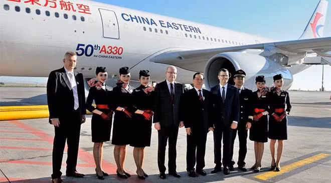 Tại đây, một phi công có thể kiếm được 25.000 USD/tháng, tương đương với 300.000 USD/năm. Ngoài ra, họ còn được hưởng khoản tiền thưởng cuối hợp đồng lên tới 80.000 USD. Ảnh: Aero.