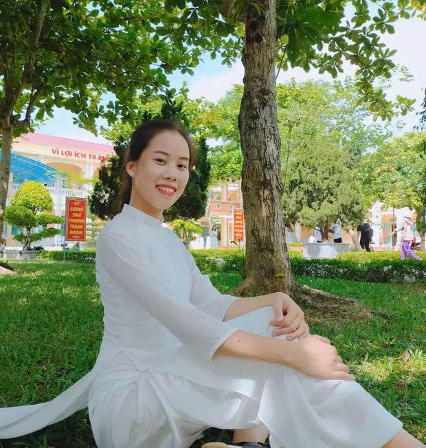 Tuy nhiên, kết quả còn cao hơn cả thí sinh này mong đợi. Với tổng số điểm 29,25 cho ba môn khối C (Ngữ Văn 9,5; Lịch sử 9,75; Địa lý 10), Hương chính là một trong ba thí sinh đạt điểm khối C cao nhất cả nước. >>> Xem thêm video: Điểm thi tốt nghiệp THPT 2020: Hai nữ sinh đạt điểm 10 môn văn là ai?. Nguồn: VTC 14.\