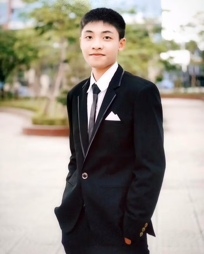 Theo thông báo mới nhất, Đại học Bách khoa Hà Nội đã công bố điểm bài kiểm tra Tư duy, nhà trường chính thức ghi nhận kết quả 10% số thí sinh tham dự đạt từ 7,5 điểm trở lên, trong đó Nguyễn Trung Hải đã đạt điểm cao nhất với 9,73 điểm. Nam sinh Hải Phòng xuất sắc sở hữu điểm số cao nhất trong hơn 5000 bài thi kiểm tra Tư duy của Bách khoa. 