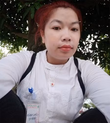 Đầu năm 2019, bị can hạ sinh con trai nhưng đứa bé tử vong sau một tháng vì bệnh nặng. Giấu Bằng chuyện này, Thu nói dối vẫn nuôi con bình thường.