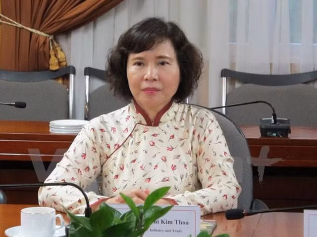  Bà Hồ Thị Kim Thoa ở Pháp nhập quốc tịch Pháp trước khi bị khởi tố?: Ngày 11/7, Bộ Công an cho biết cơ quan cảnh sát điều tra đã ra quyết định khởi tố bị can đối với bà Hồ Thị Kim Thoa (cựu Thứ trưởng Bộ Công Thương) về tội Vi phạm quy định về quản lý, sử dụng tài sản Nhà nước gây thất thoát, lãng phí tại khu đất 2-4-6 Hai Bà Trưng, Quận 1, TPHCM của Sabeco. 
