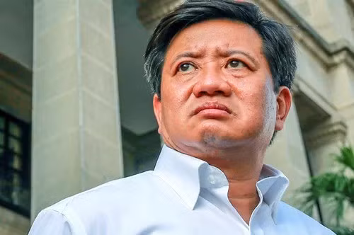 "Trên đường về quê, tôi sẽ lo cơm và phòng nghỉ cho bà con nghèo, khi nào bà con cứ thấy xe cứu thương của tôi biển số 51B - 507.44 thì bà con cứ ra gặp và tôi sẽ phục vụ ngay lập tức" - Ông Đoàn Ngọc Hải cho biết thêm.