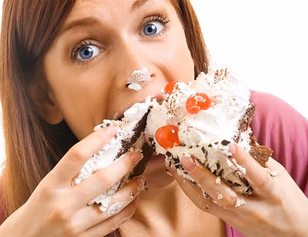 Quá trình này mang tên glycation, là nguyên nhân khiến da xấu do mất đi sự tươi trẻ, tăng quầng thâm dưới mắt, làm mất giọng, tạo ra nếp nhăn và tăng kích thước lỗ chân lông.