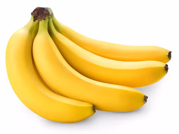 Chuối. Trong chuối có chứa rất nhiều magiê và vitamin C tốt cho quá trình trao đổi chất và sức đề kháng cho cơ thể của bạn. Nhưng sẽ cực kỳ nguy hiểm khi bạn dùng chuối làm thực ăn khi đói, do khi ăn chuối hàm lượng magiê sẽ tăng đột ngột trong máu, làm mất sự cân bằng của tim mạch, gây tổn hại cho sức khỏe của bạn.