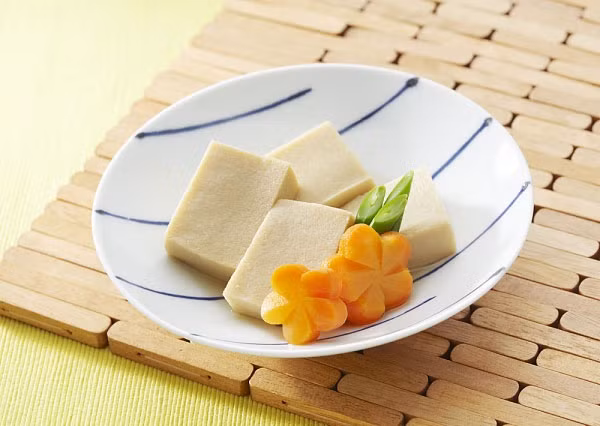 Đậu phụ. Đậu phụ rất giàu protein, làm tăng năng lượng và cải thiện sự tập trung. Đậu phụ cũng chứa một acid amin được gọi là tyrosine, giúp làm tăng các hóa chất hạnh phúc trong não như norepinephrine và dopamine cũng như các hormone tuyến giáp giúp tăng cường tâm trạng.