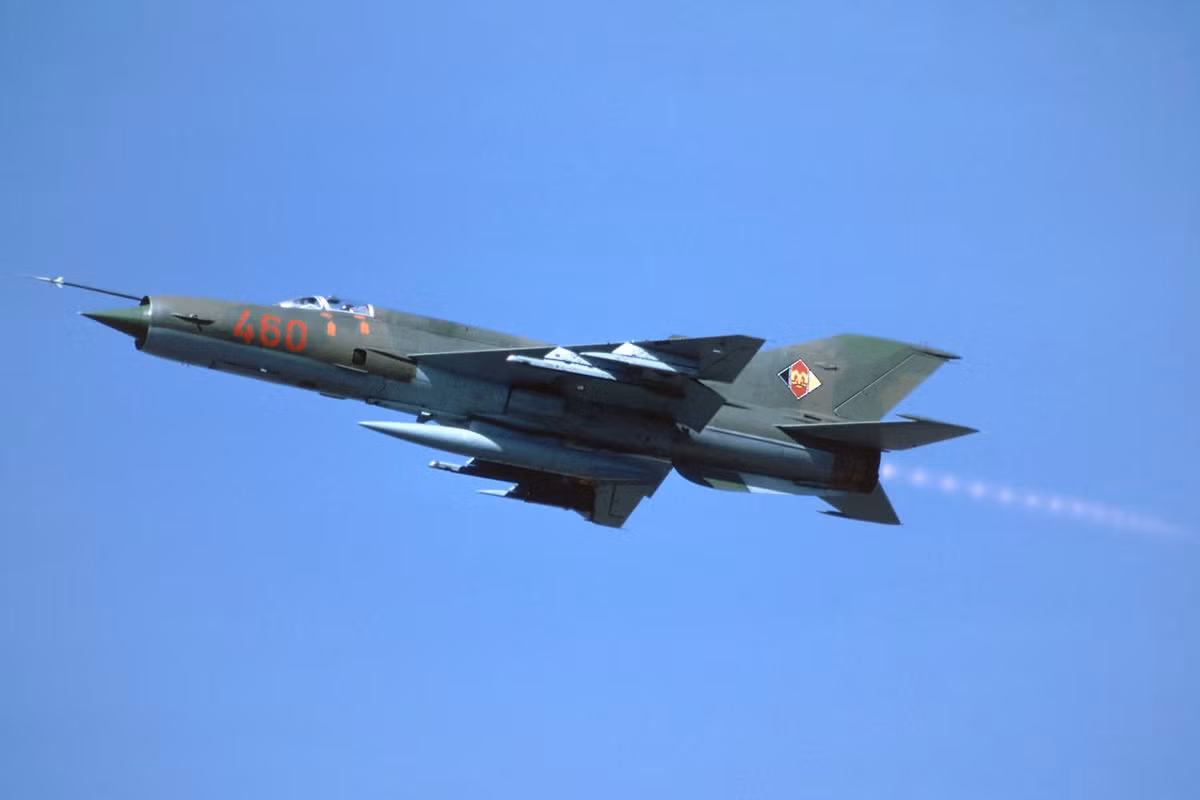 Ảnh một chiếc tiêm kích MiG-21MF của Không quân Đông Đức.