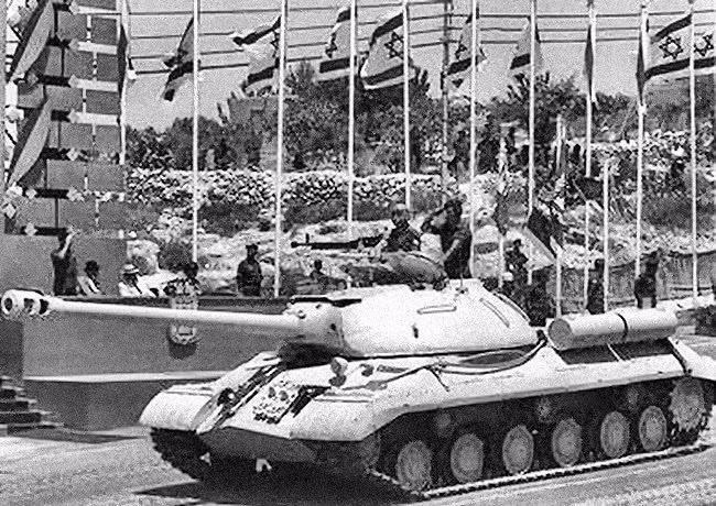 Phải tới giữa những năm 1960, xe tăng hạng nặng IS-3 mới có cơ hội tham chiến chứng minh sức mạnh, dù rằng lúc này nó đã bị coi là lạc hậu so với các thế hệ xe tăng mới - xe tăng chiến đấu chủ lực T-54/55, T-62 hay M48, M60 Patton. Theo đó, đầu những năm 1950, Quân đội Ai Cập đã mua 100 chiếc xe tăng IS-3 nâng cấp từ Liên Xô.