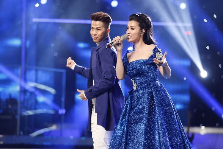 Thu Minh vui ve di cham thi du vang chong thap tung-Hinh-8