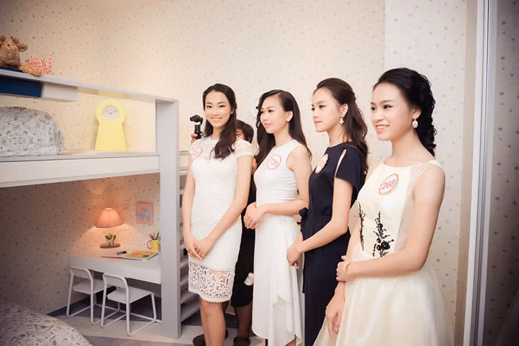 Tại buổi thăm quan, các ứng viên của cuộc thi Hoa hậu Việt Nam 2016 cho biết, họ cảm thấy vô cùng ấn tượng khi được “tận mục sở thị” thiết kế sang trọng bên trong căn hộ.