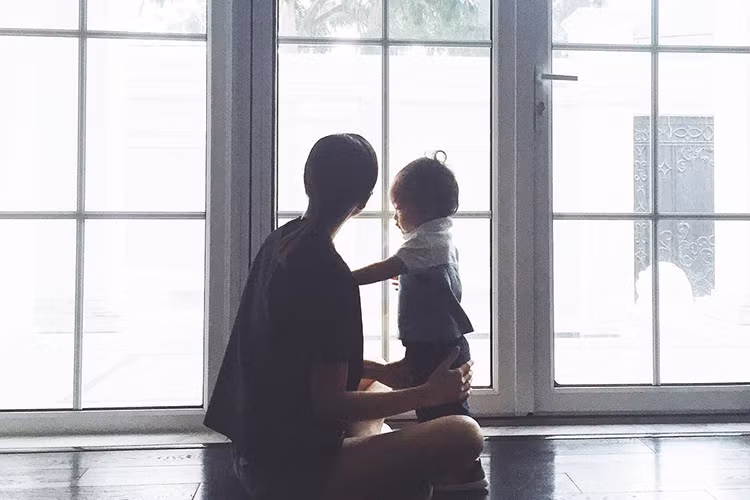 Hình ảnh Hà Tăng và cậu con trai Richard được chính ông xã ghi lại. Trên trang cá nhân Instagram, nữ diễn viên cũng khoe khoảnh khắc hạnh phúc này.