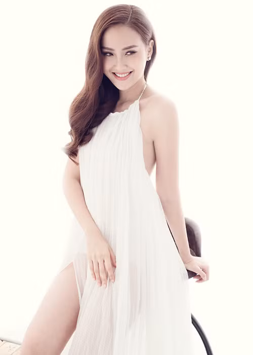 Sở hữu gương mặt đẹp, nụ cười thiên thần và được cho rằng quá “an toàn” tại The Face, nhưng Khánh Ngân vẫn là một nhân tố bí ẩn và nguy hiểm với 3 “chiến binh” còn lại trong đêm chung kết. 