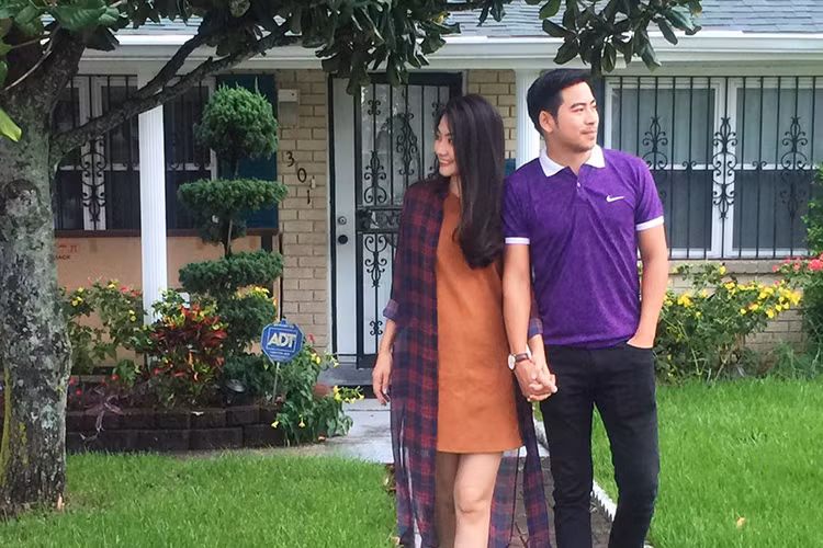 Cặp đôi Ngọc Lan - Thanh Bình vừa tổ chức đám hỏi vào ngày 22/7. Hiện tại, đôi uyên ương đang có mặt ở Mỹ.