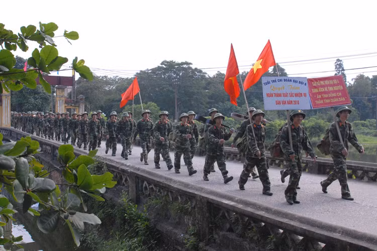 Họ phải chuẩn bị quân tư trang đầy đủ cho việc học dài ngày ngoài thực địa.