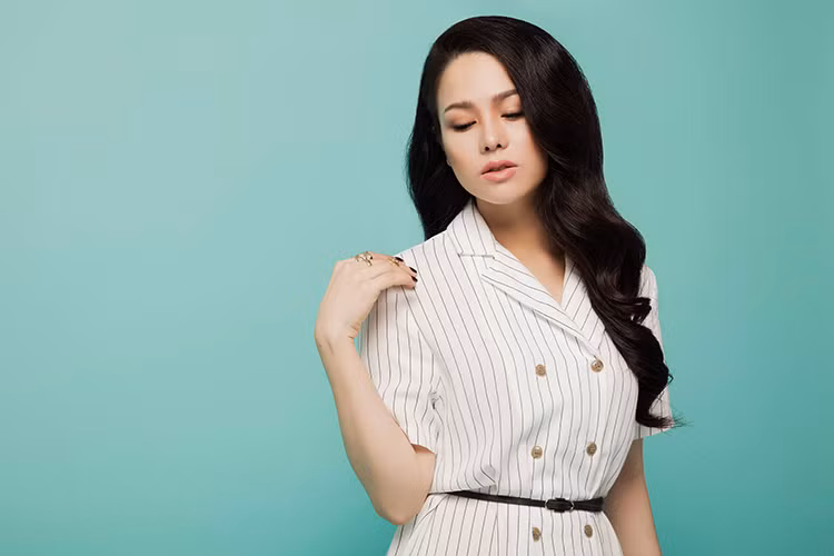 Từng tăng 31 kg trong thời gian mang thai cậu con trai đầu lòng, diễn viên Nhật Kim Anh rất vất vả tập luyện để lấy lại vóc dáng. 