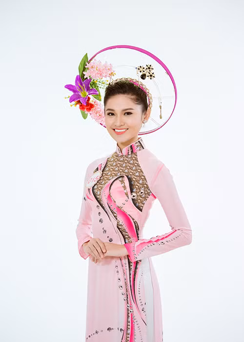 Trước cuộc thi Hoa hậu Việt Nam 2016, Thùy Dung đã đoạt giải Hoa khôi Đại học Ngoại thương TP HCM 2016. 