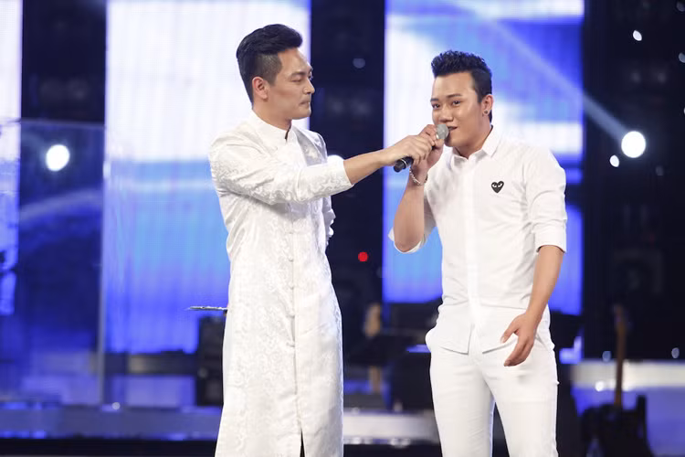 Cuối cùng, Bá Duy là thí sinh phải ngậm ngùi nói lời chia tay cuộc thi Vietnam Idol 2016 tại vị trí top 6.